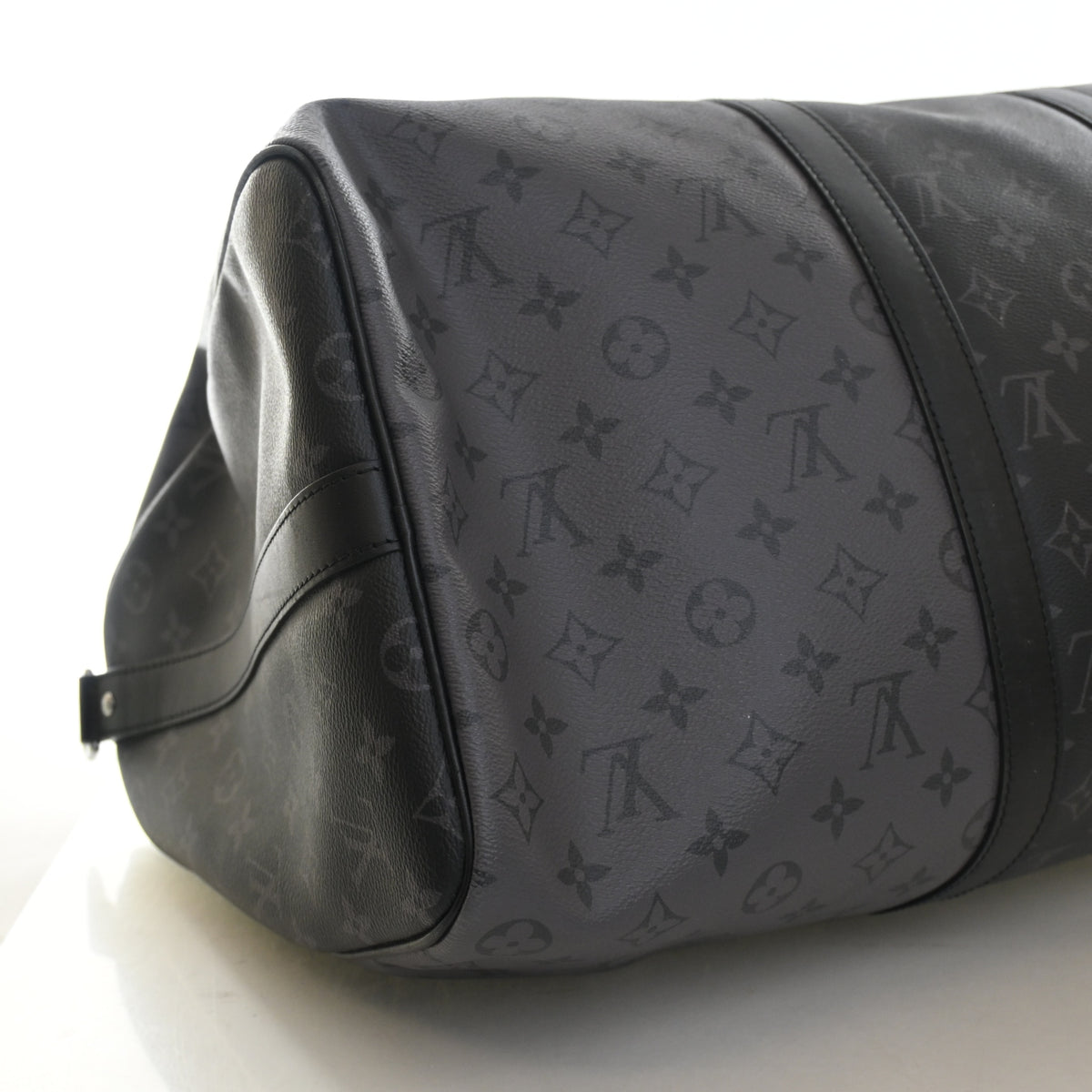 Pre-Owned Louis Vuitton 50 Monogram Eclipse Keepall Bandouliere, base view