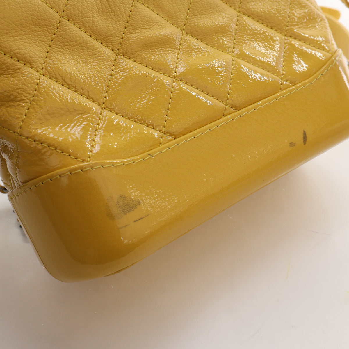 Pre-Owned Chanel Hobo Small Shiny Calfskin Gabrielle, corner and edge detail