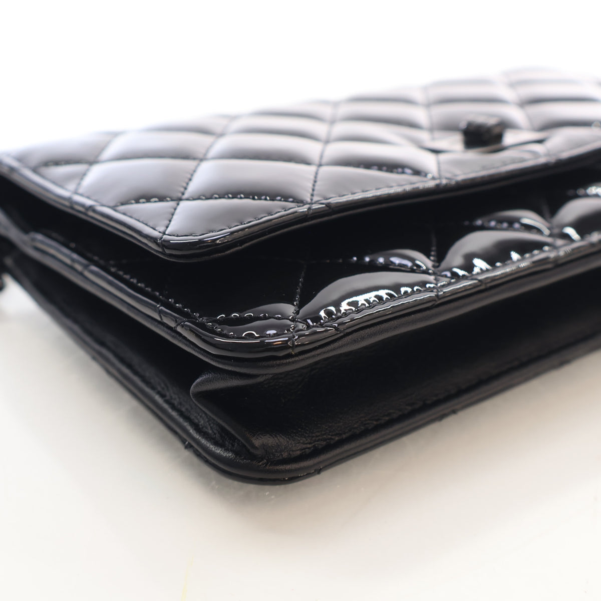 Pre-Owned Chanel Wallet On Chain Patent Leather Reissue 2.55 WOC, side view