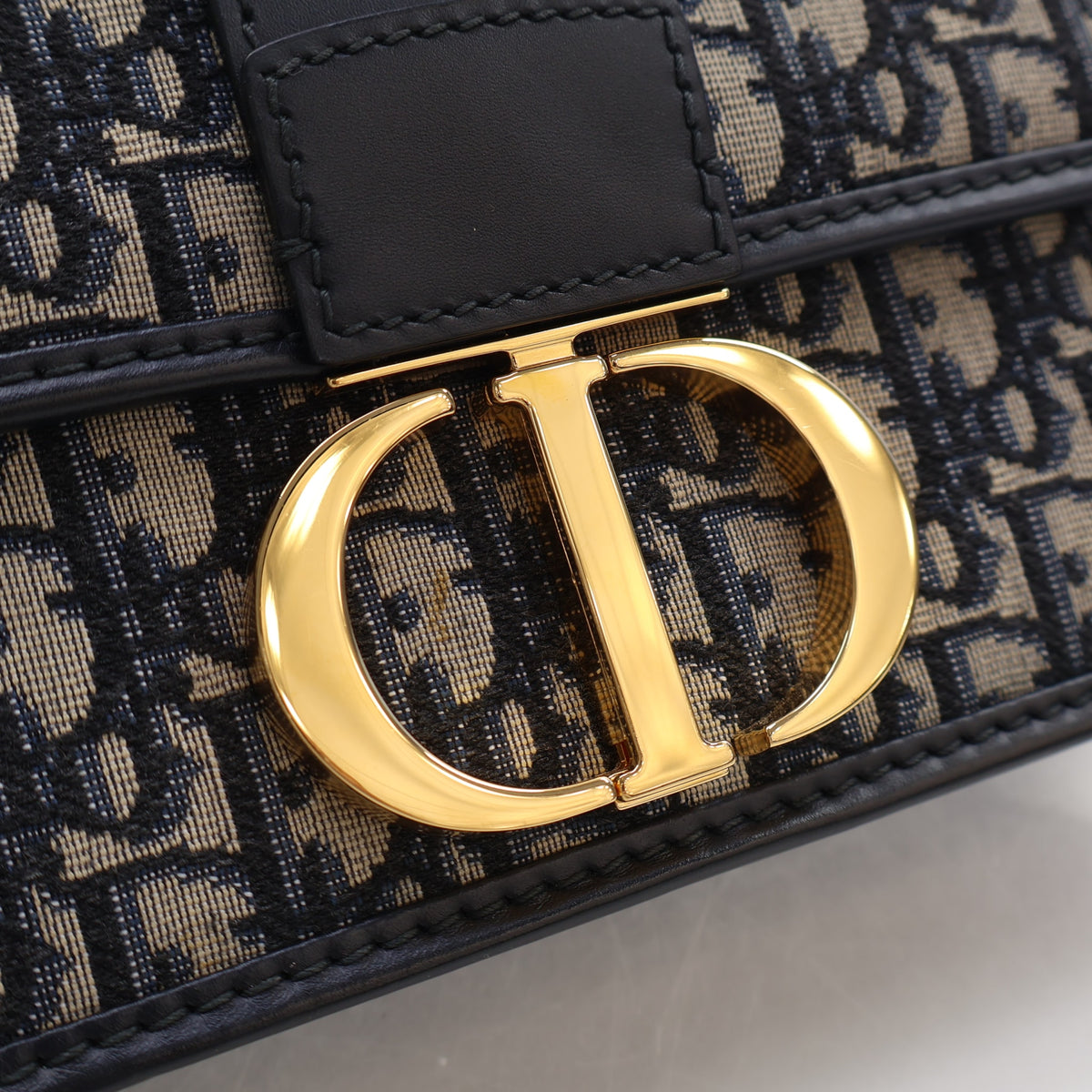 Pre-Owned Christian Dior 30 Canvas Oblique Montaigne, gold hardware close-up
