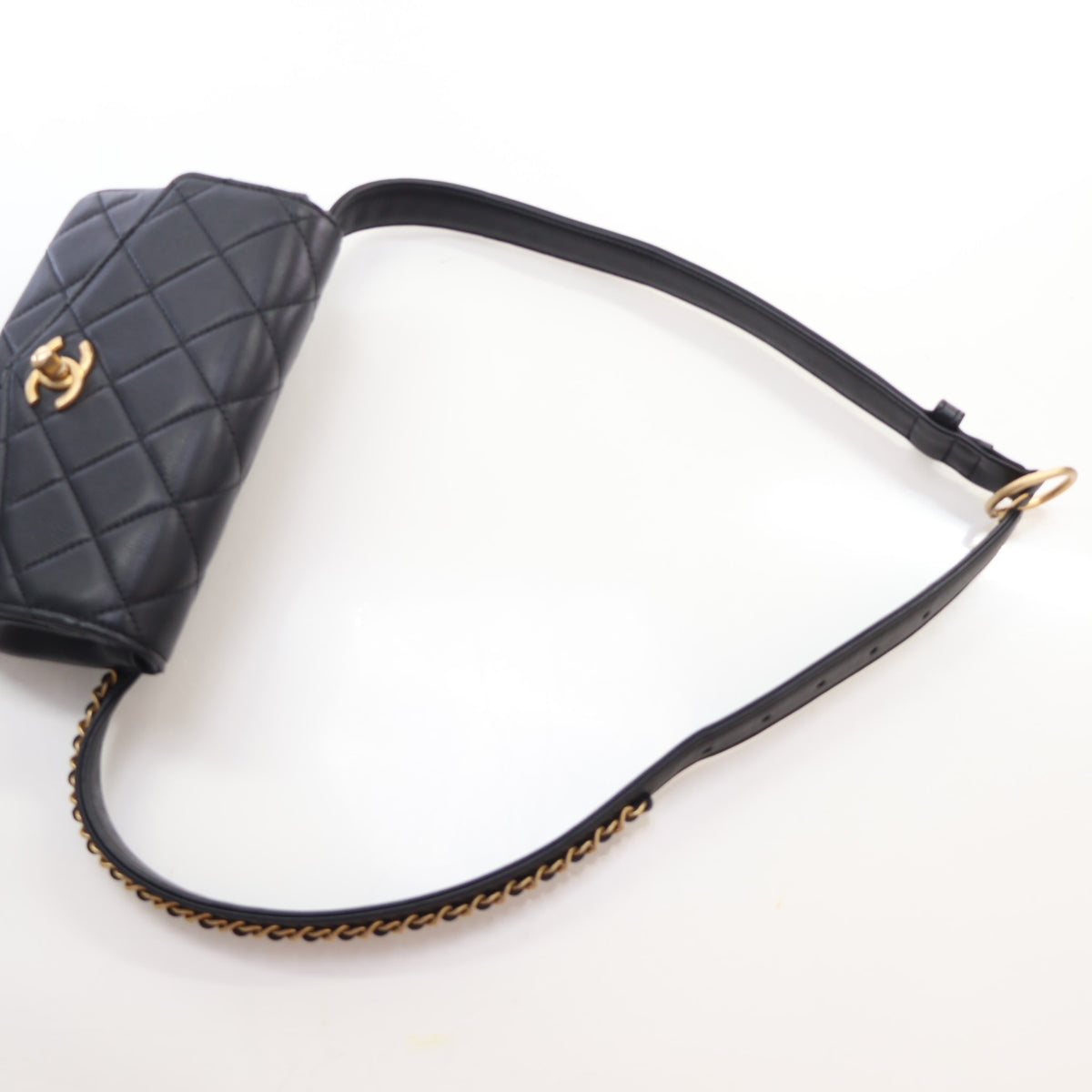 Pre-Owned Chanel Belt Bag Lambskin, strap detail