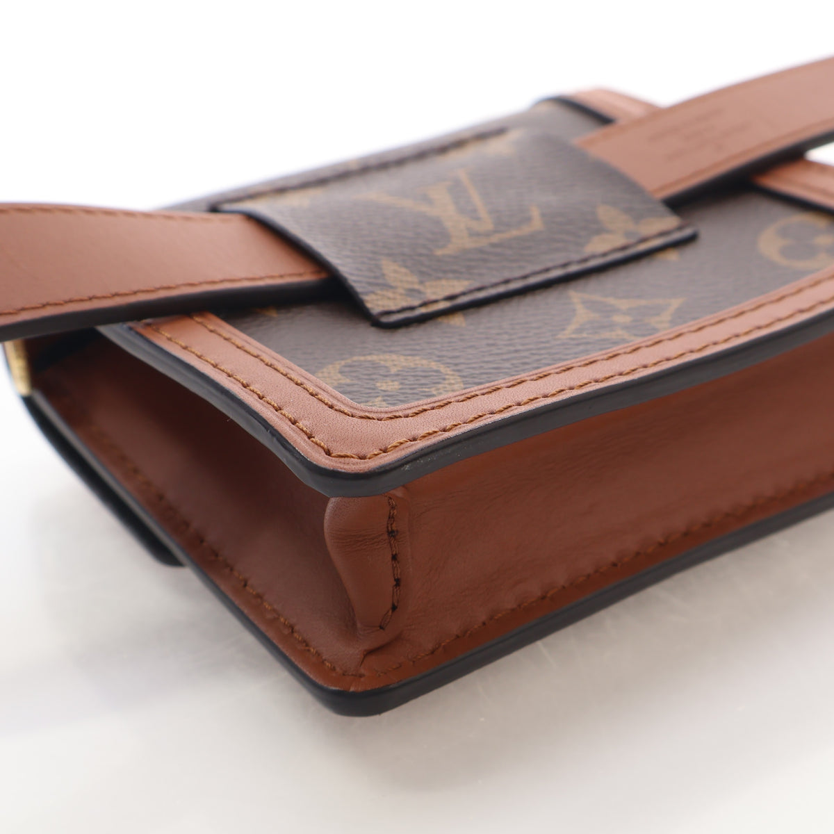 Pre-Owned Louis Vuitton Belt Bag Reverse Monogram Dauphine, side profile, photo 13 of 18