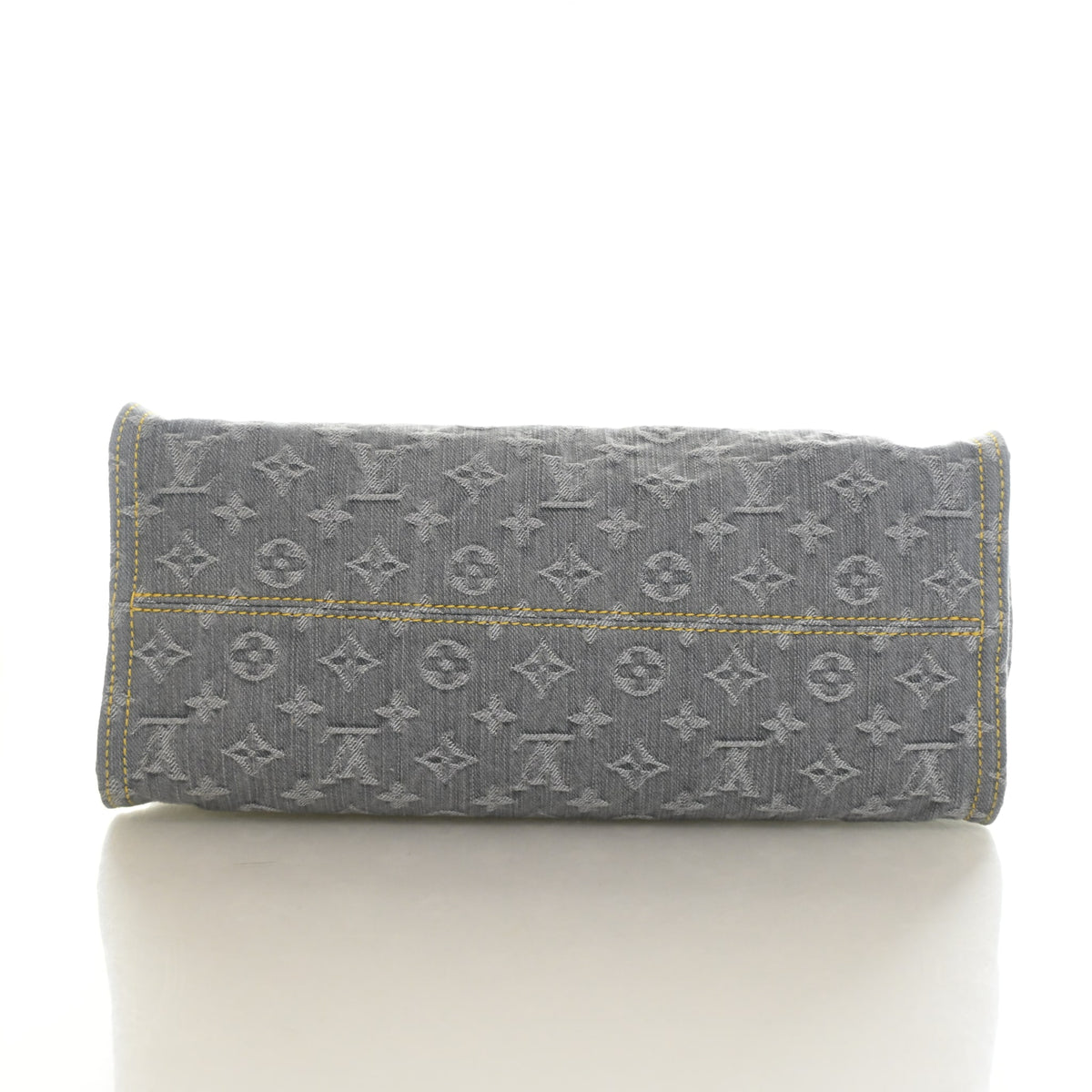 Pre-Owned Louis Vuitton Onthego MM Monogram Denim, base and feet view, photo 8 of 13