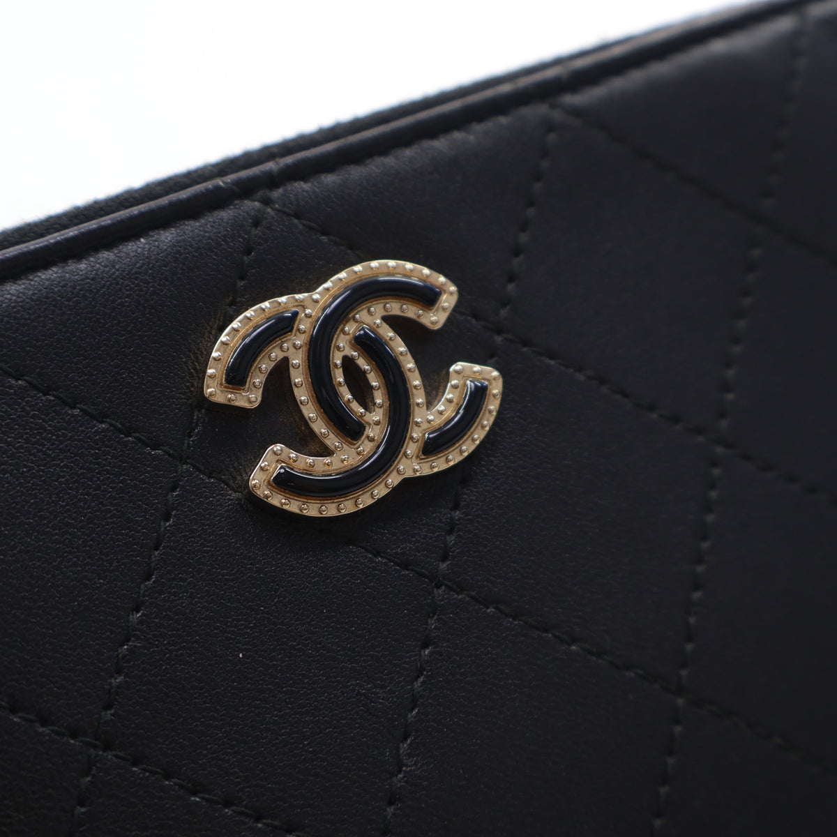 Pre-Owned Chanel Wallet On Chain Lambskin Double Zip, gold embossed logo detail