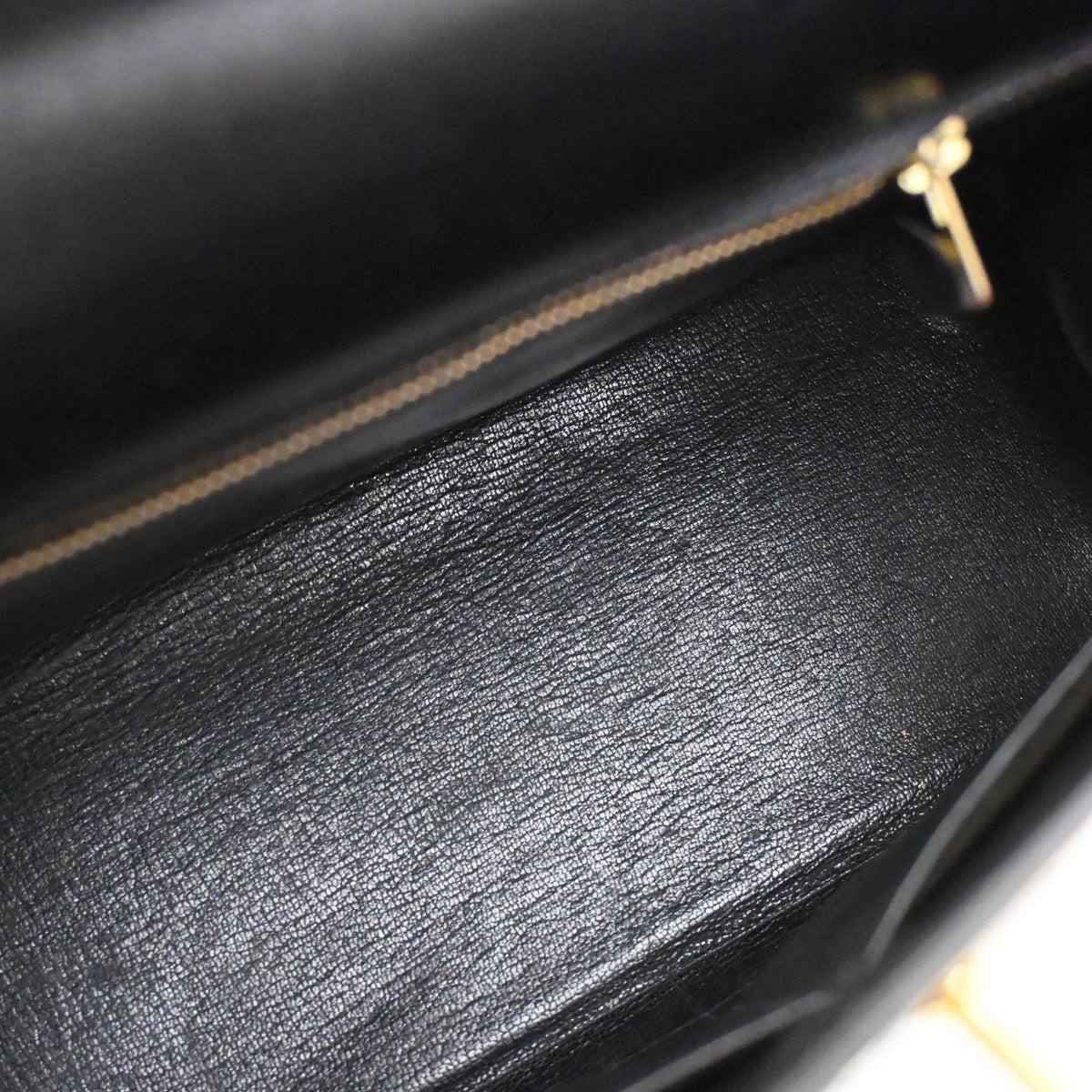 Vintage Hermès Kelly 28 Noir Box Calf, open interior with lining