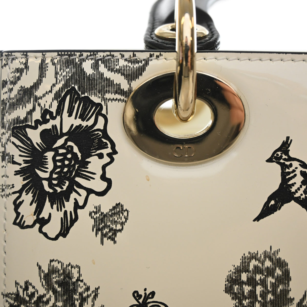 Pre-Owned Christian Dior Lady Dior Medium Patent Leather Toile De Jouy, gold hardware close-up, photo 14 of 18