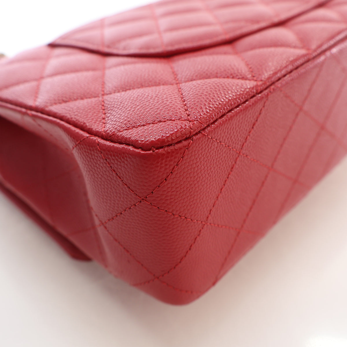 Pre-Owned Chanel Classic Double Flap Medium Caviar Leather Bag, corner and edge detail, photo 12 of 16