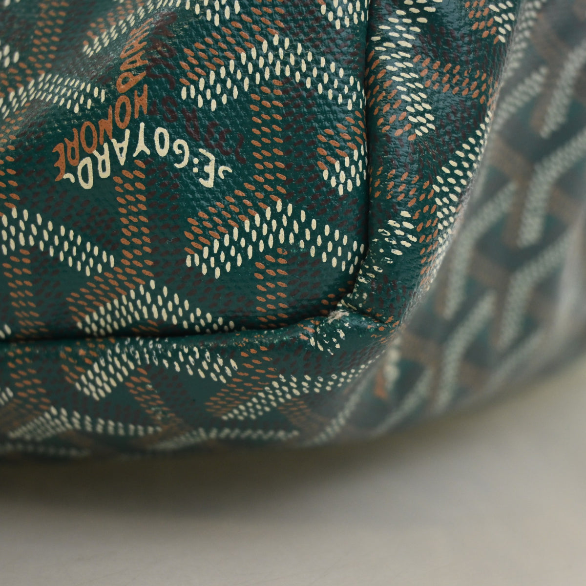 Pre-Owned Goyard PM Goyardine St. Louis, corner and edge detail, photo 18 of 21
