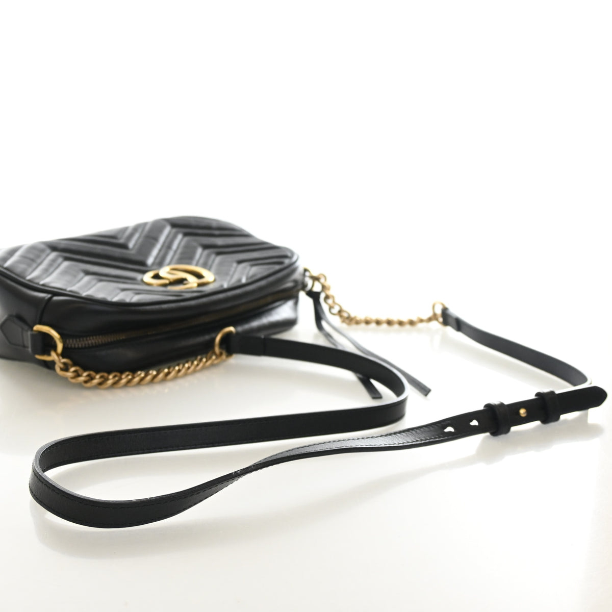 Pre-Owned Gucci Shoulder Bag Small Calfskin GG Marmont, three-quarter view