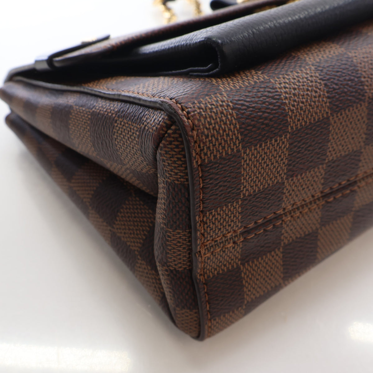 Pre-Owned Louis Vuitton PM Damier Ebene Vavin, corner and edge detail