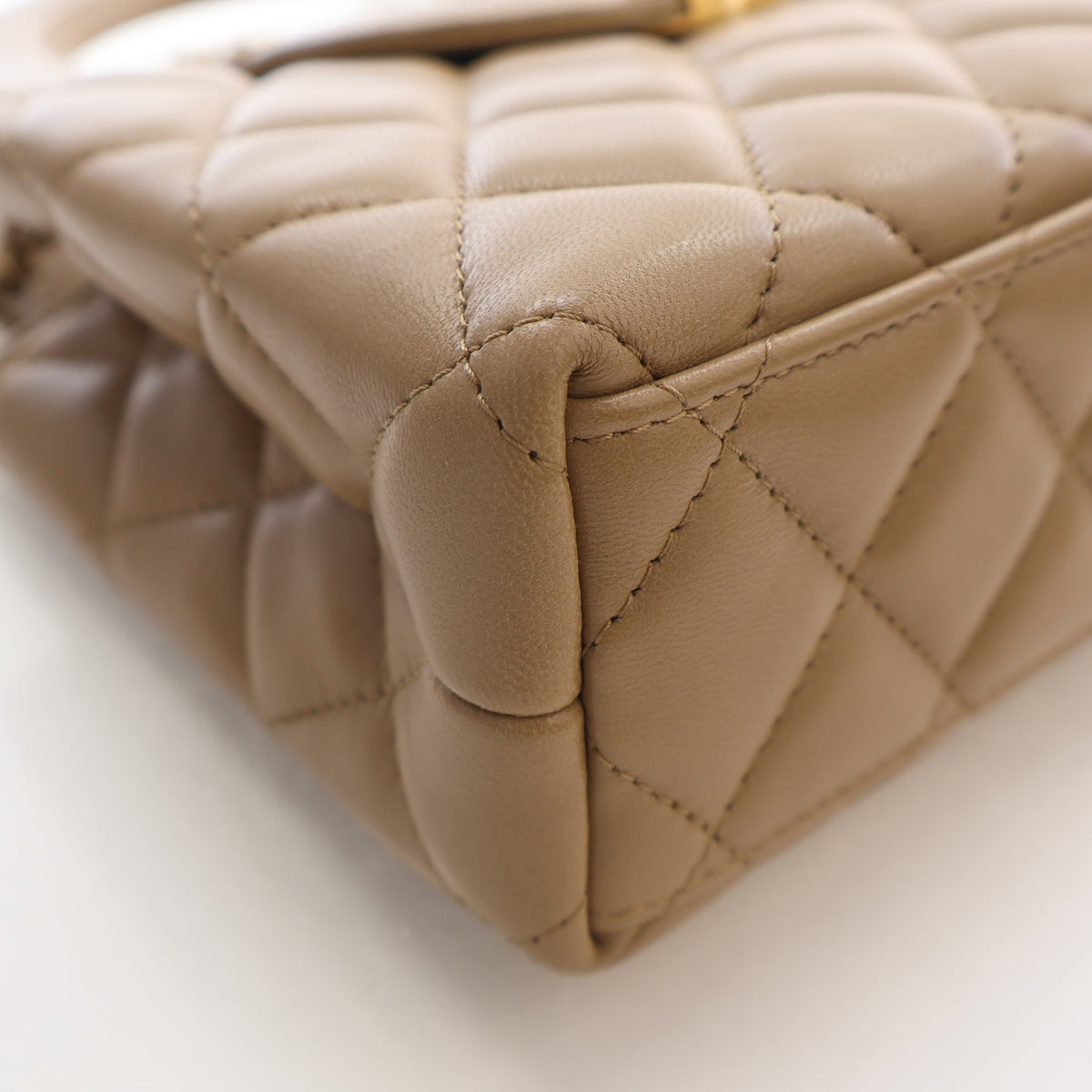 Pre-Owned Chanel Kelly Nano Lambskin Shopper, corner and edge detail