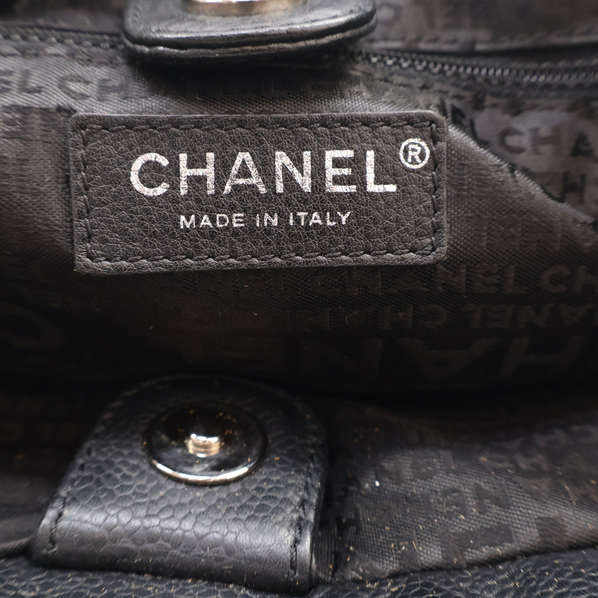 Pre-Owned Chanel Tote Woven Caviar Leather CC Charm, logo detail