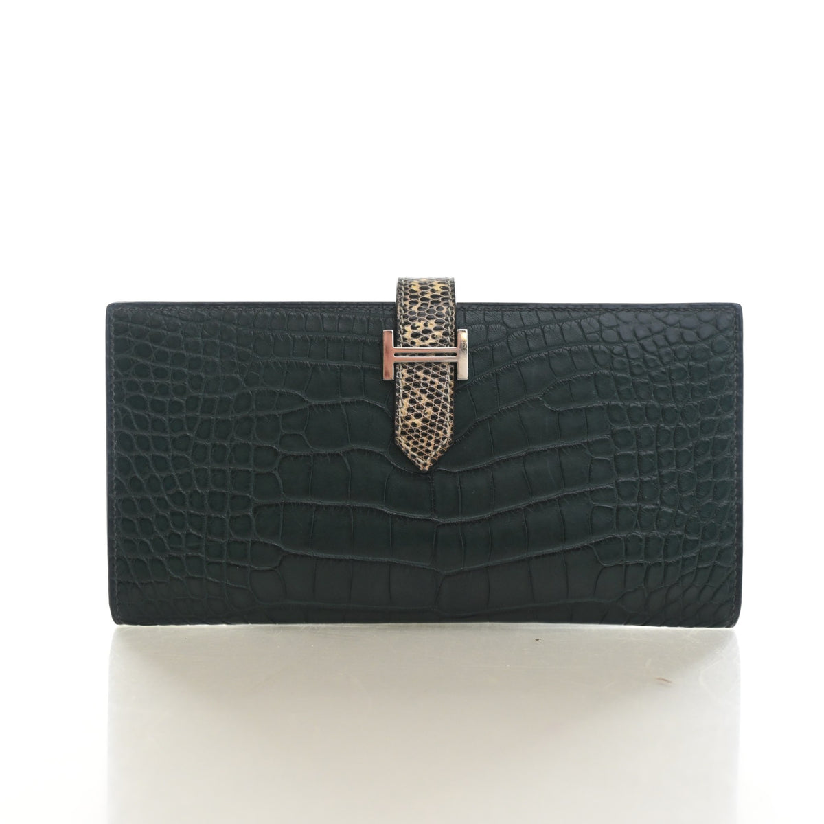 Pre-Owned Hermès Wallet Vert Fonce Alligator Leather Bearn, front view, authenticated at Luxe Du Jour