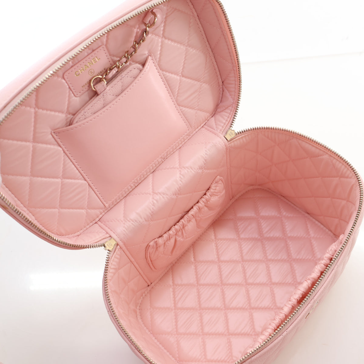 Pre-Owned Chanel Vanity Case Large Caviar Leather, open interior