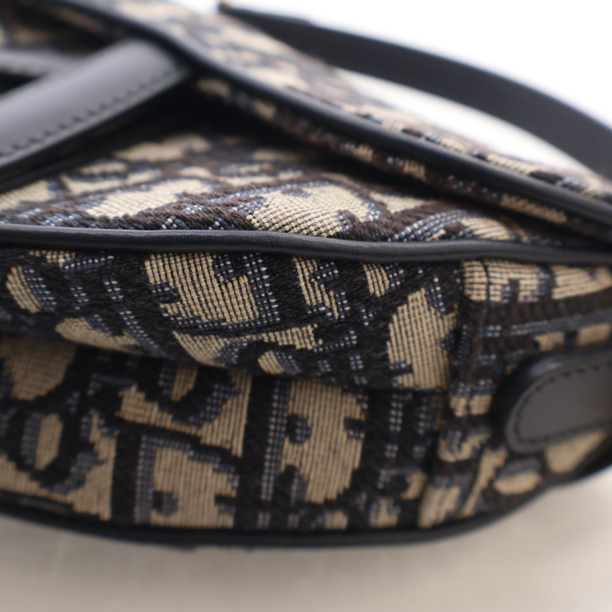 Pre-Owned Christian Dior Saddle Bag Mini Oblique, side profile, photo 8 of 17