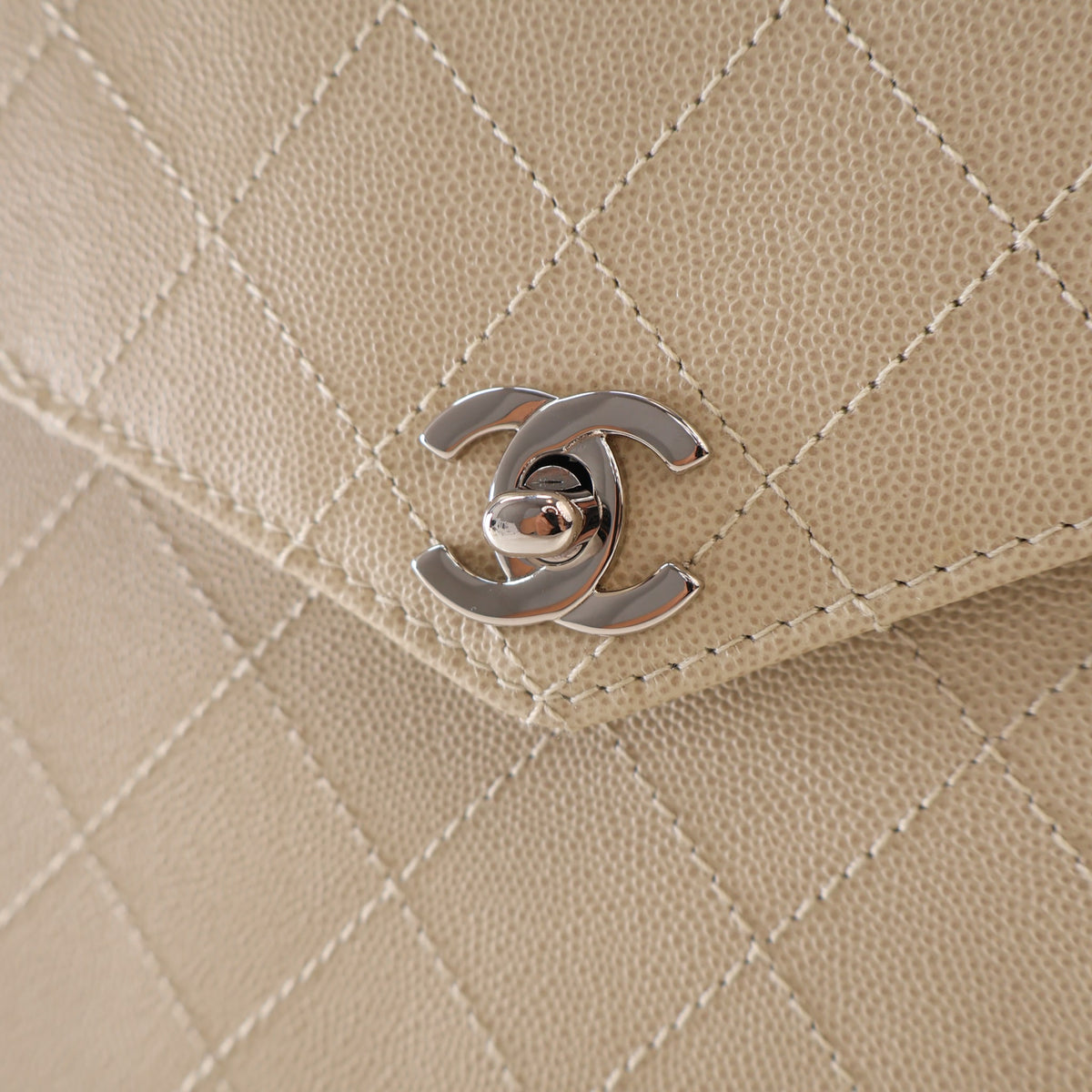 Vintage Chanel Top Handle Caviar Leather Kelly, silver hardware close-up
