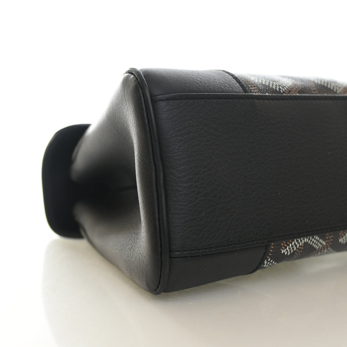 Pre-Owned Goyard Mini Goyardine Saigon, base view