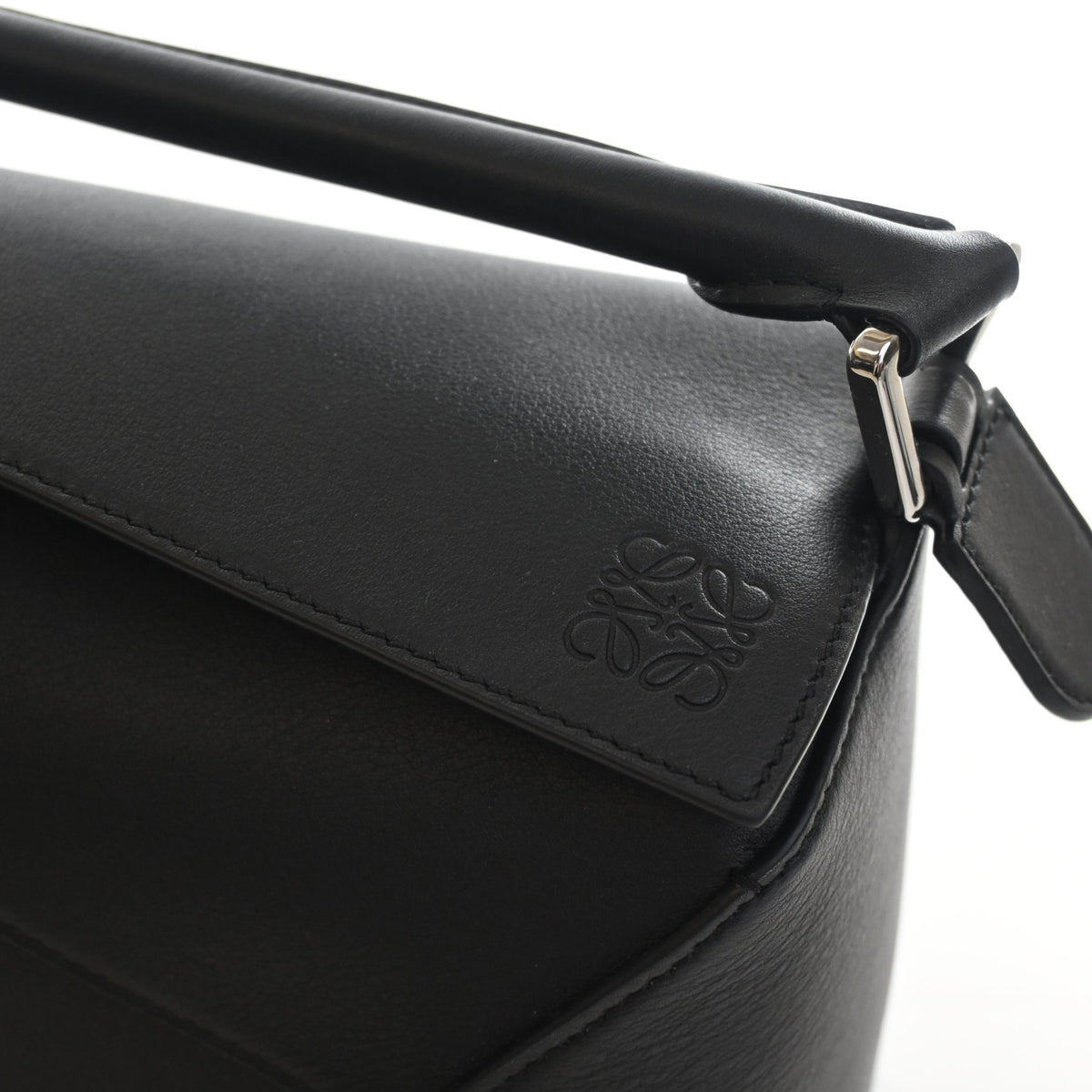 Pre-Owned Loewe Puzzle Small Edge, silver embossed logo detail