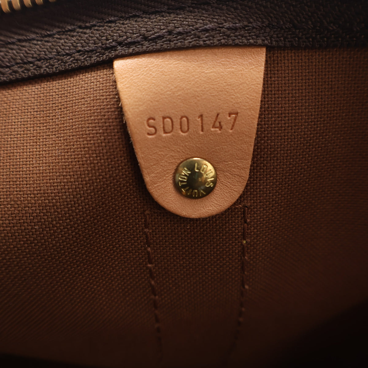Pre-Owned Louis Vuitton 55 Monogram Keepall, interior label and date code
