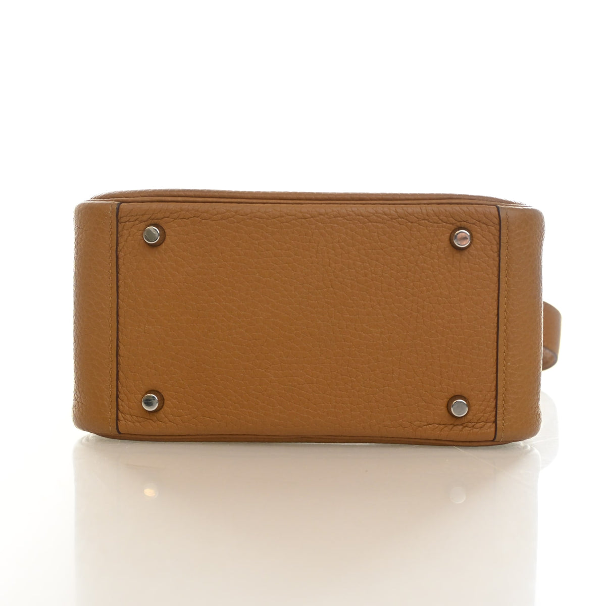 Pre-Owned Hermès Lindy Mini Sesame Clemence Leather 20, base and feet view, photo 9 of 15