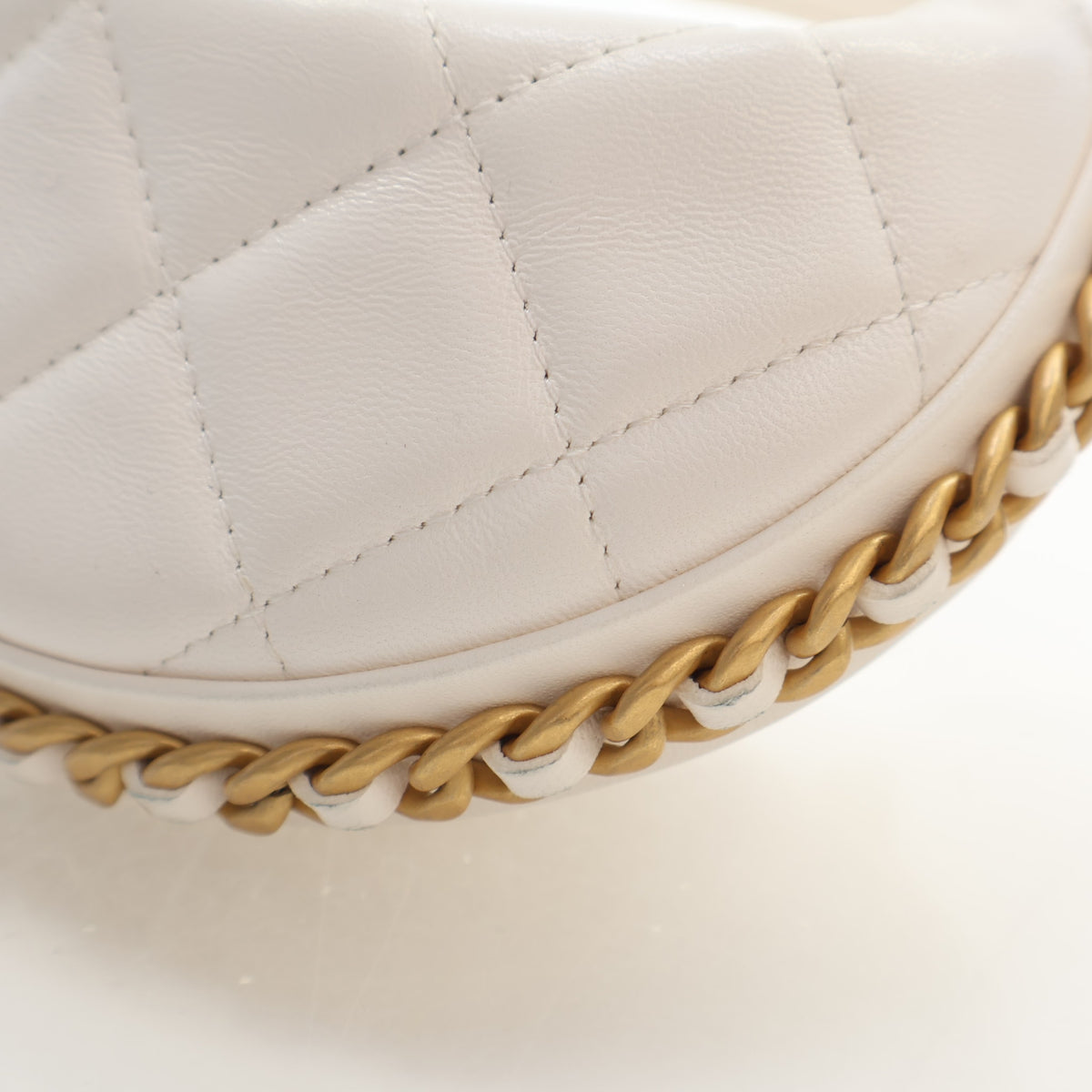 Pre-Owned Chanel Hobo Mini Lambskin Chain Around Pouch Bag, strap and chain detail, photo 13 of 18