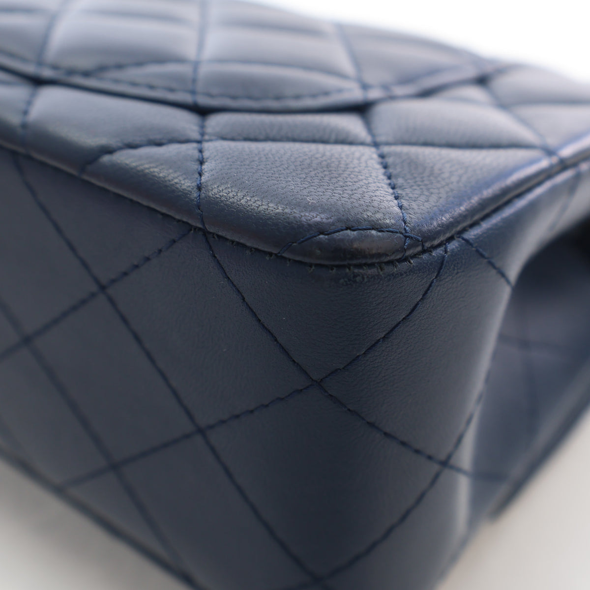 Pre-Owned Chanel Flap Bag Mini Lambskin Classic Rectangular Single, corner and edge detail, photo 14 of 19