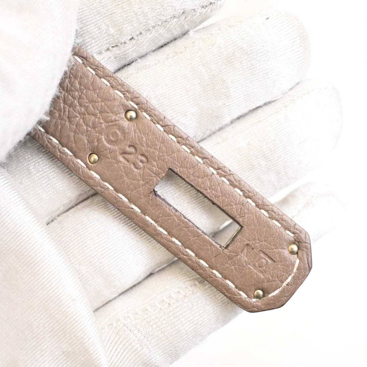 Pre-Owned Hermès Kelly 32 Etoupe Togo Leather, interior label and date code