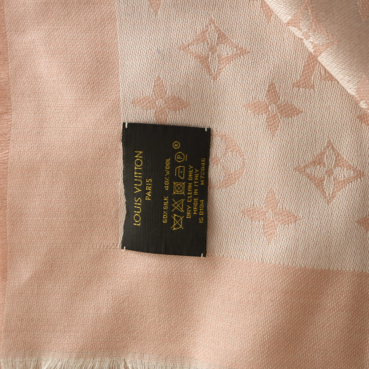 Pre-Owned Louis Vuitton Monogram Classic Shawl, interior label