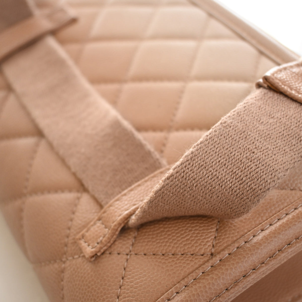 Pre-Owned Chanel Caviar Leather Sunset On The Sea Waist Bag, corner and edge detail