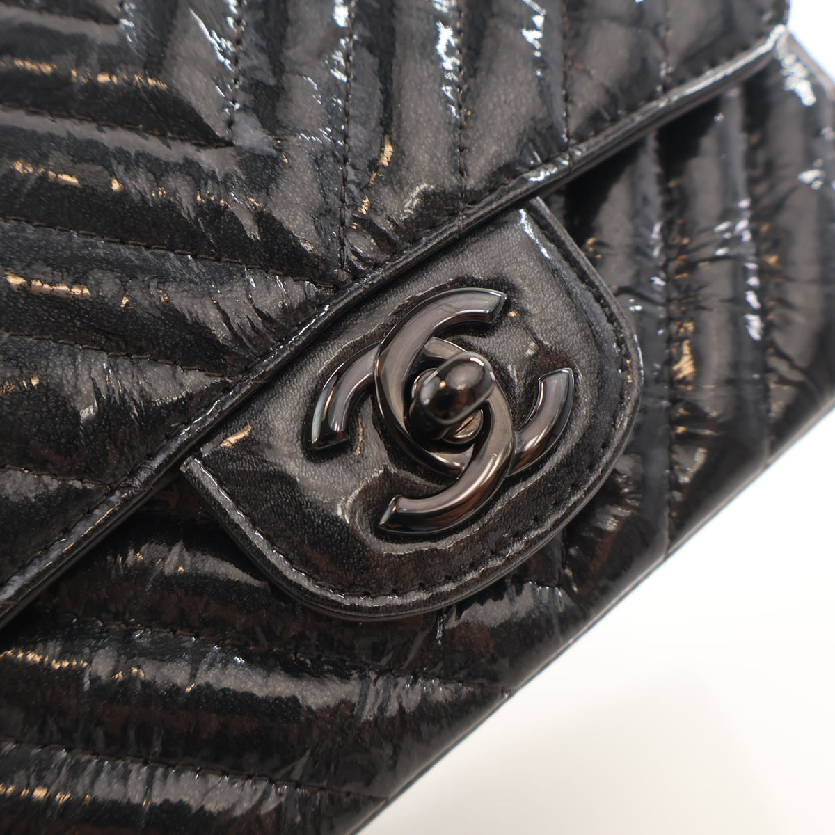 Pre-Owned Chanel Flap Bag Mini Patent Leather Single, logo detail