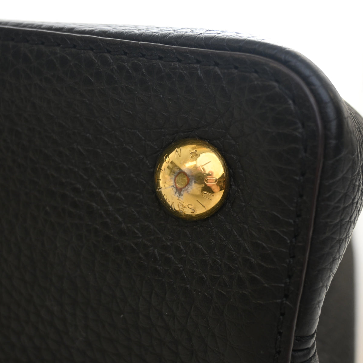 Pre-Owned Louis Vuitton PM Calfskin Capucines, corner and edge detail