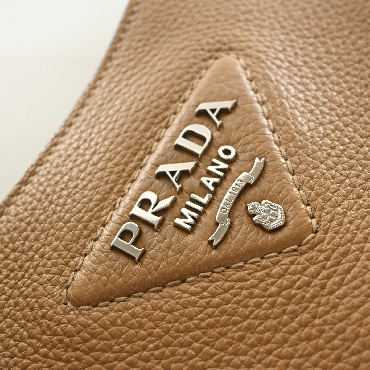 Pre-Owned Prada Shoulder Bag Vitello Daino Phenix, silver embossed logo detail