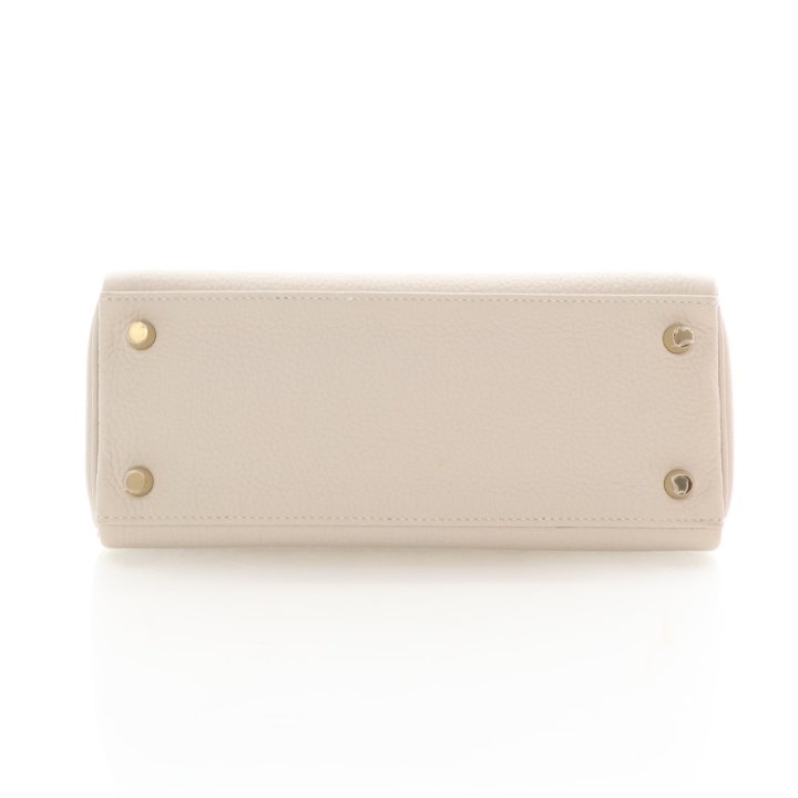Pre-Owned Hermès Kelly 25 Craie Togo Leather, base and feet view