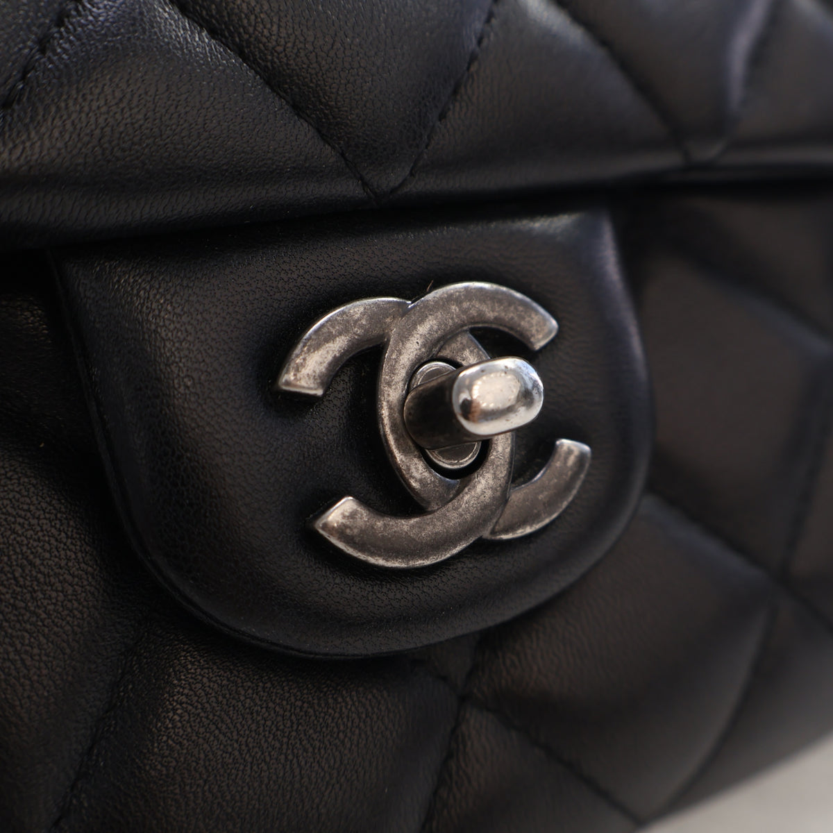 Chanel Large Lambskin Clutch on Chain, photo 5 of 19