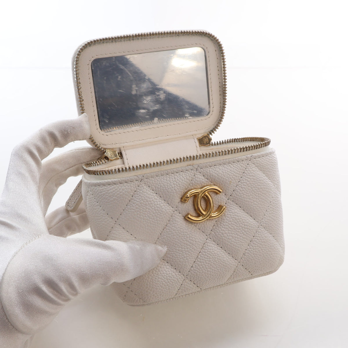 Pre-Owned Chanel Vanity Case Mini Caviar Leather Sweetheart Crush, open interior with lining
