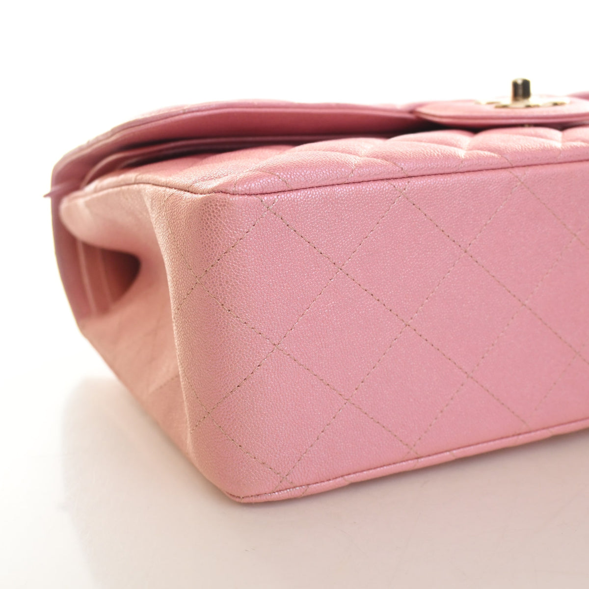 Pre-Owned Chanel Classic Double Flap Jumbo Caviar Leather Bag, corner detail, photo 6 of 14