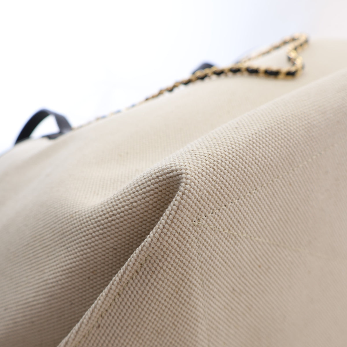 Pre-Owned Chanel Tote Large Canvas, corner and edge detail, photo 10 of 15