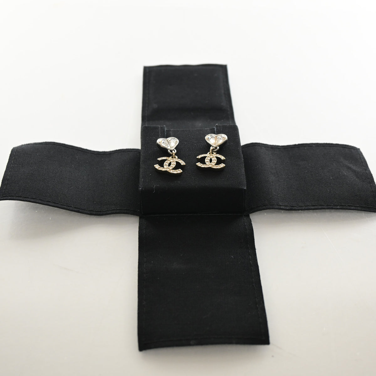 Pre-Owned Chanel Crystal Heart CC Drop Earrings, gold hardware close-up, photo 8 of 8