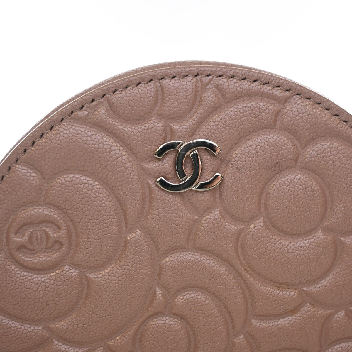 Pre-Owned Chanel Clutch Goatskin Camellia Round On Chain, silver embossed logo detail
