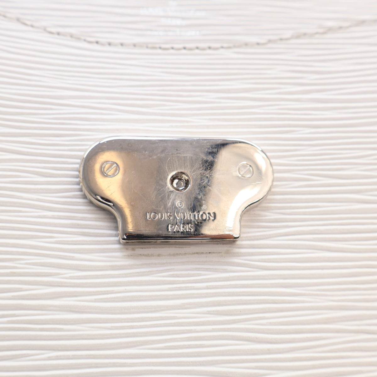 Pre-Owned Louis Vuitton Epi Neo Monceau, silver hardware close-up, photo 15 of 17