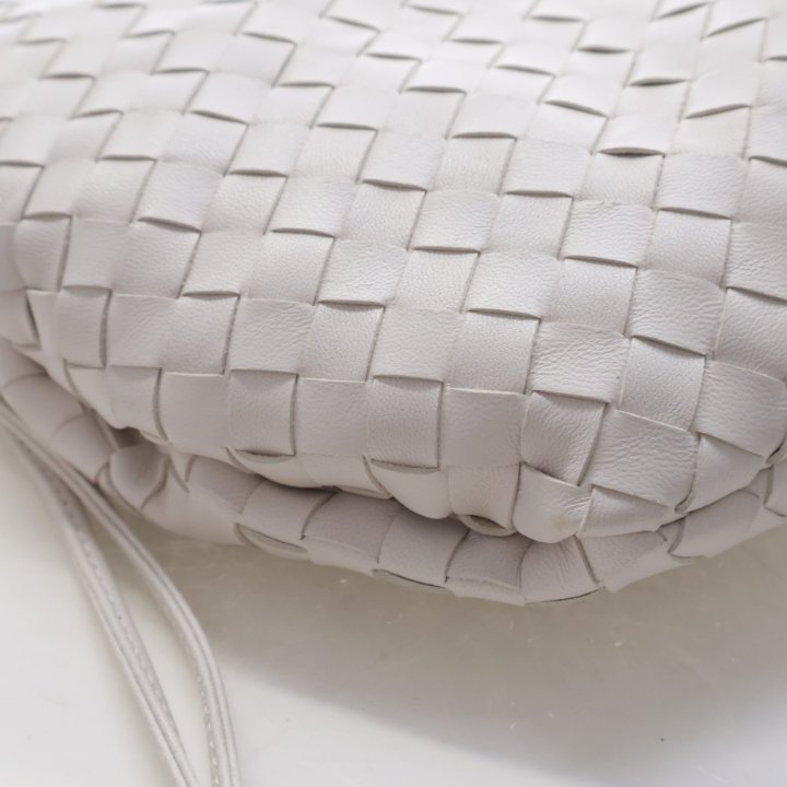Pre-Owned Bottega Veneta Shoulder Bag Intrecciato, corner and edge detail, photo 13 of 14