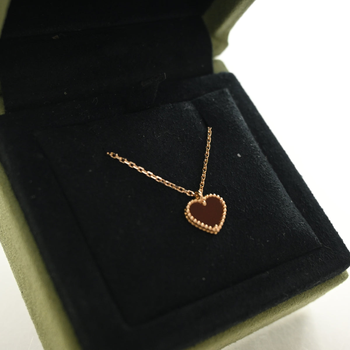 Van Cleef and Arpels Carnelian Sweet Hearts Pendant Necklace, photo 4 of 7
