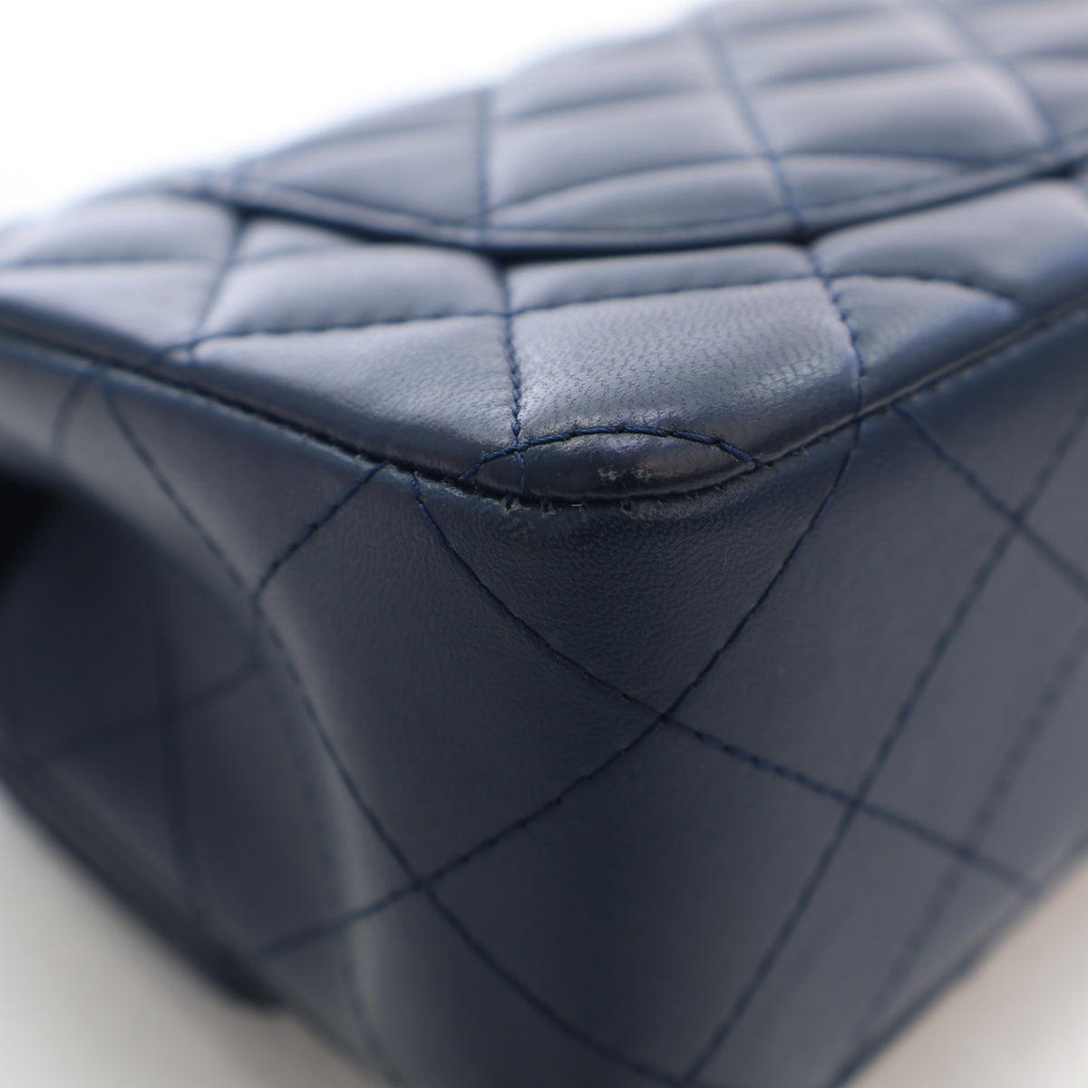 Pre-Owned Chanel Flap Bag Mini Lambskin Classic Rectangular Single, corner and edge detail, photo 13 of 19