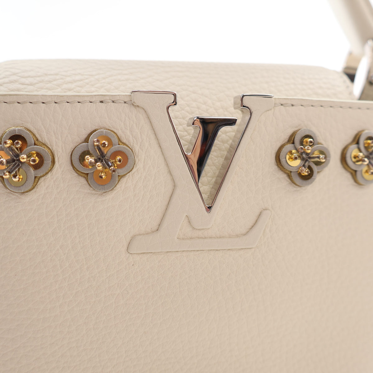Pre-Owned Louis Vuitton MM Taurillon Capucines, gold embossed logo detail