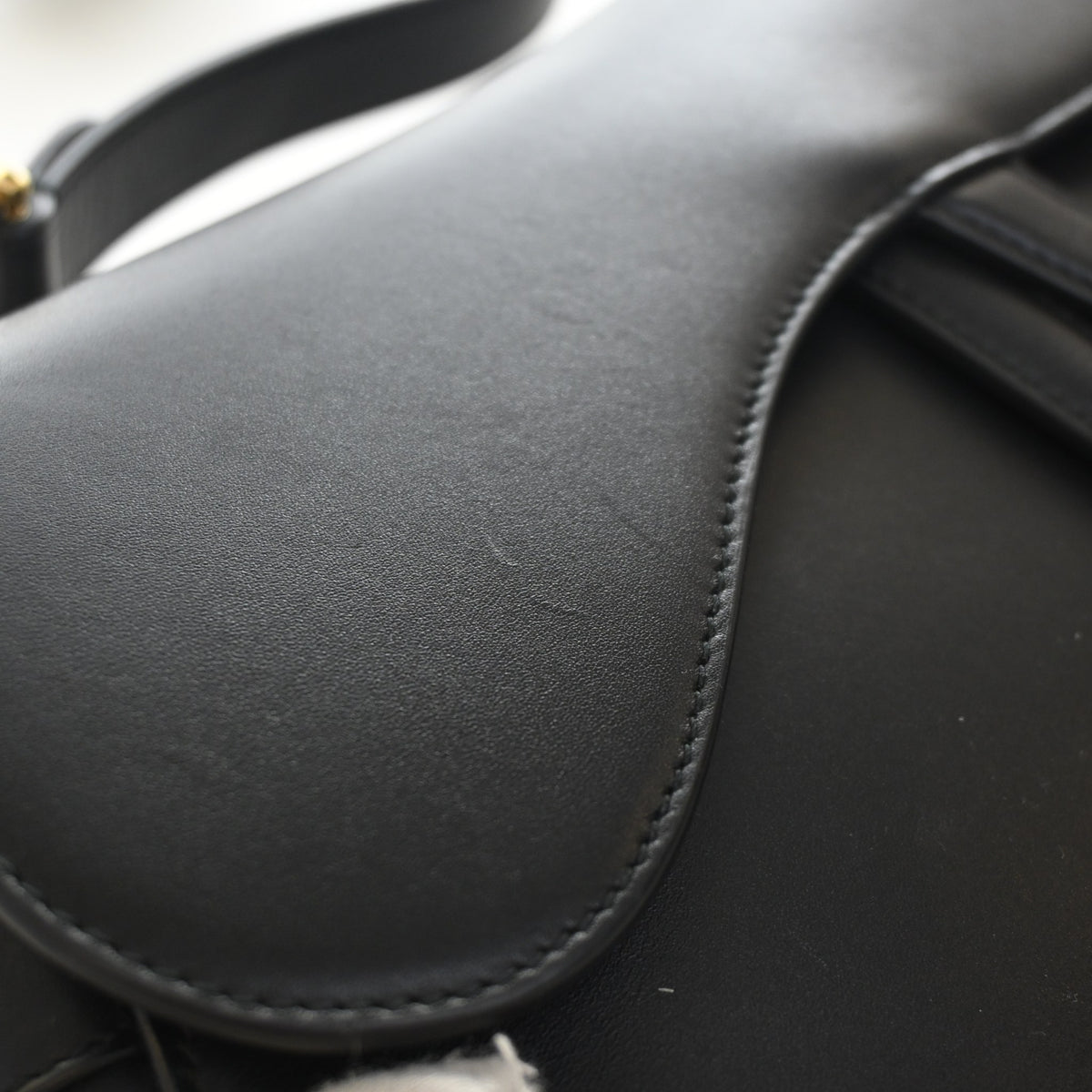 Pre-Owned Christian Dior Saddle Bag Medium Calfskin, corner and edge detail, photo 13 of 15