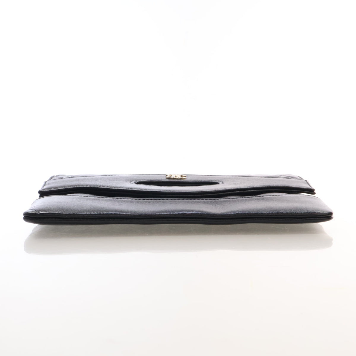 Pre-Owned Chanel Clutch Small Shiny Calfskin 31, side view