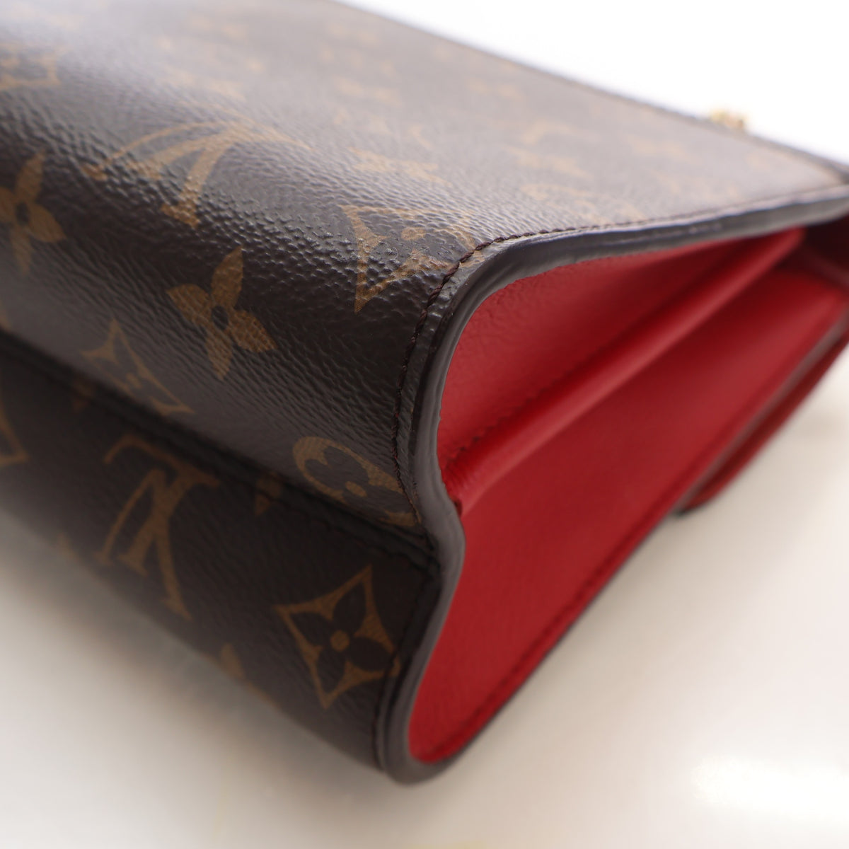 Pre-Owned Louis Vuitton Coated Canvas Monogram Victoire Handbag, corner and edge detail, photo 14 of 19