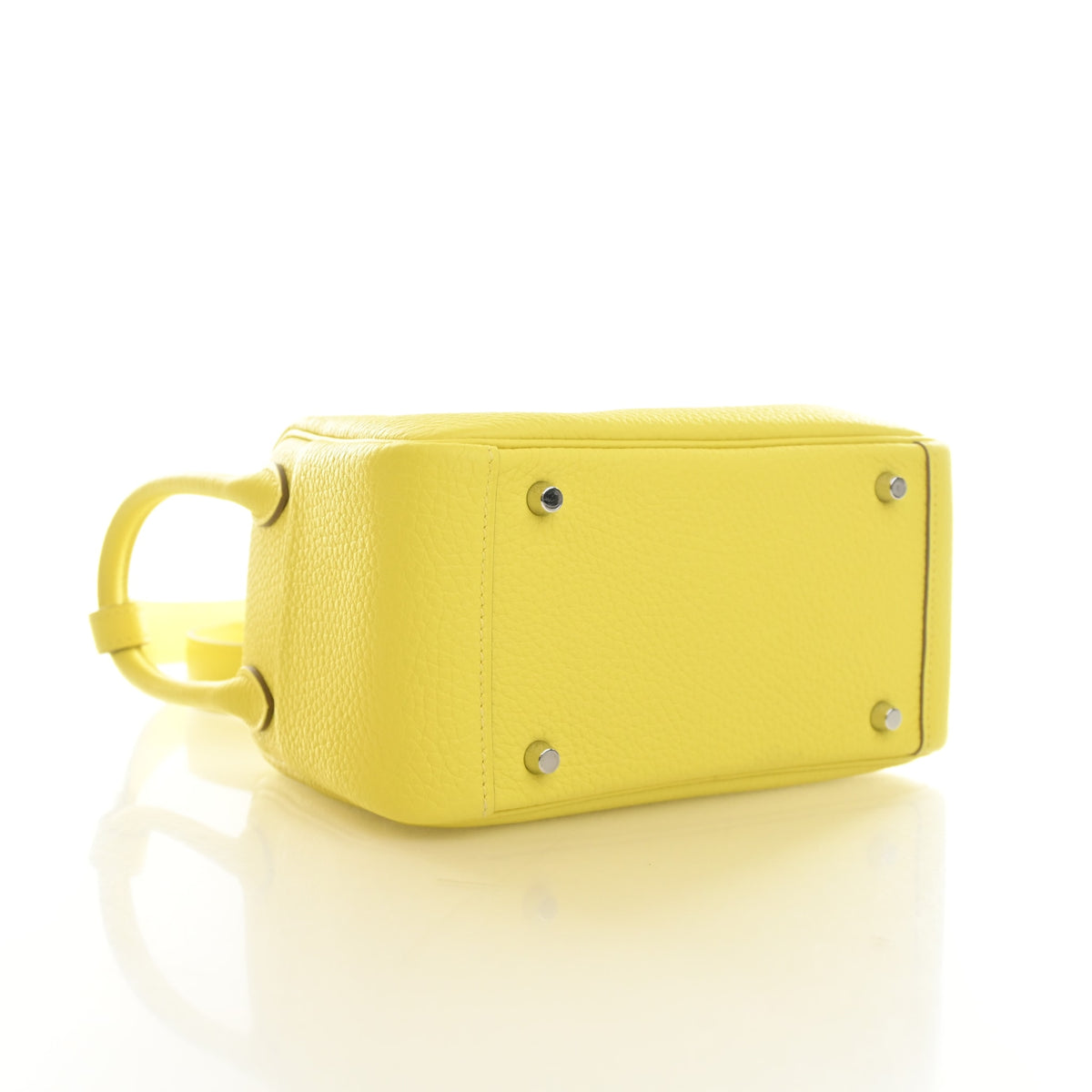 Pre-Owned Hermès Lindy Mini Lime Clemence Leather 20, base and feet view