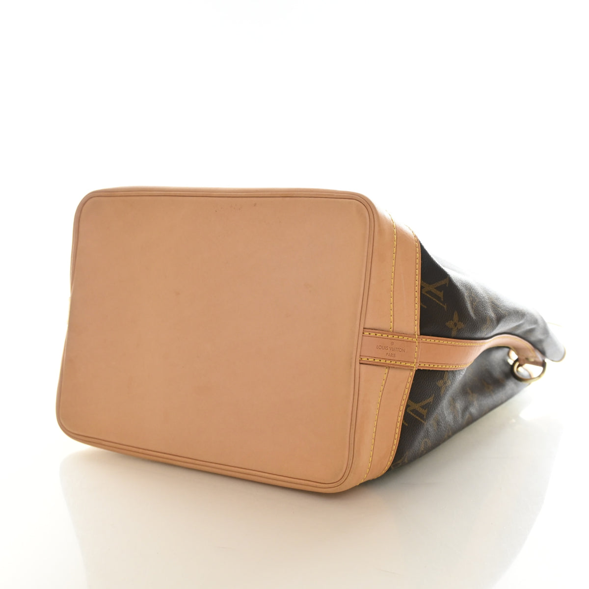 Pre-Owned Louis Vuitton Monogram Noe, base and feet view, photo 7 of 17