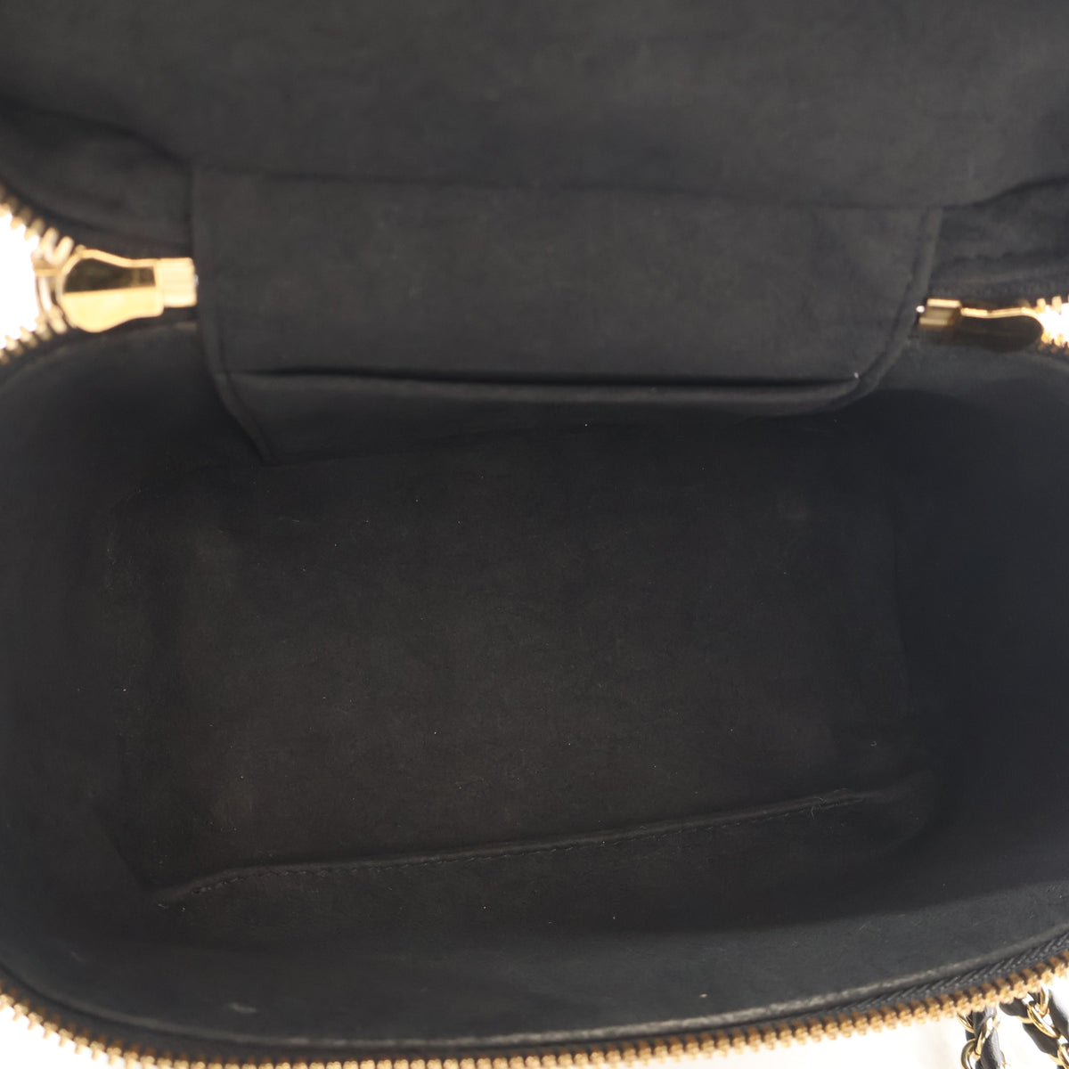 Pre-Owned Louis Vuitton Vanity PM Monogram Embossed Lambskin, open interior